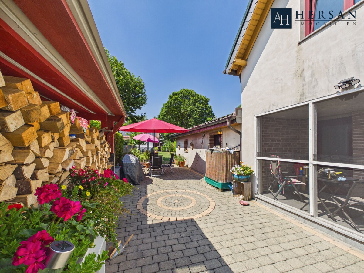 Einfahrt/Terrasse